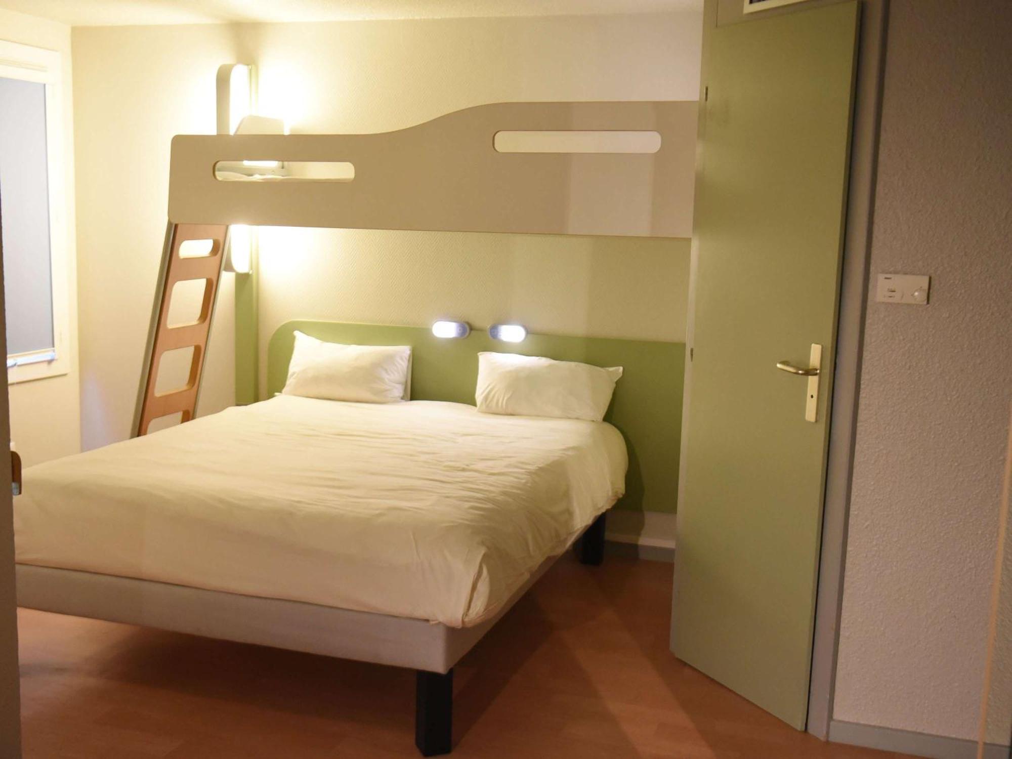 Hotel Ibis Budget Laval Bonchamp Les Laval Exterior photo