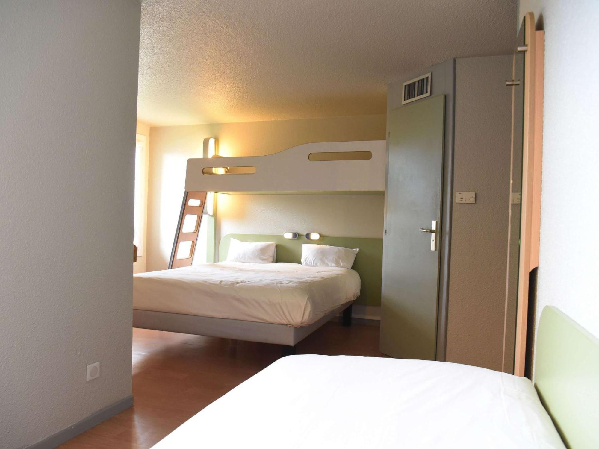 Hotel Ibis Budget Laval Bonchamp Les Laval Exterior photo