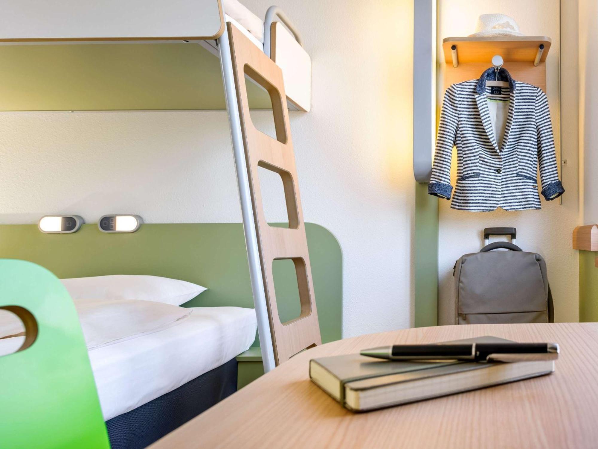 Hotel Ibis Budget Laval Bonchamp Les Laval Exterior photo