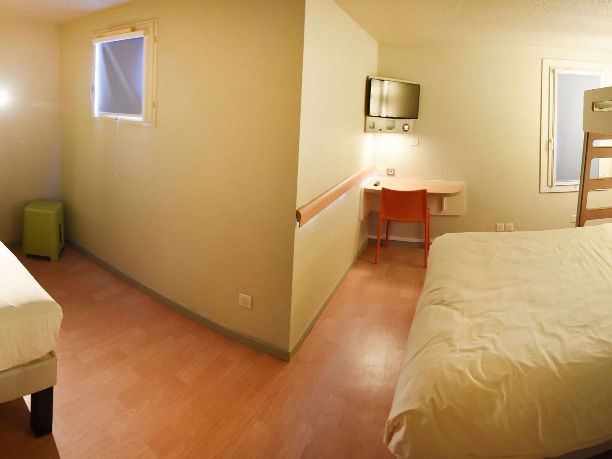 Hotel Ibis Budget Laval Bonchamp Les Laval Exterior photo