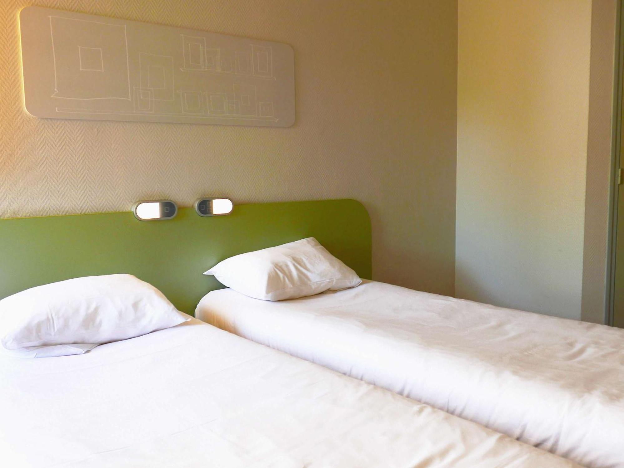 Hotel Ibis Budget Laval Bonchamp Les Laval Exterior photo