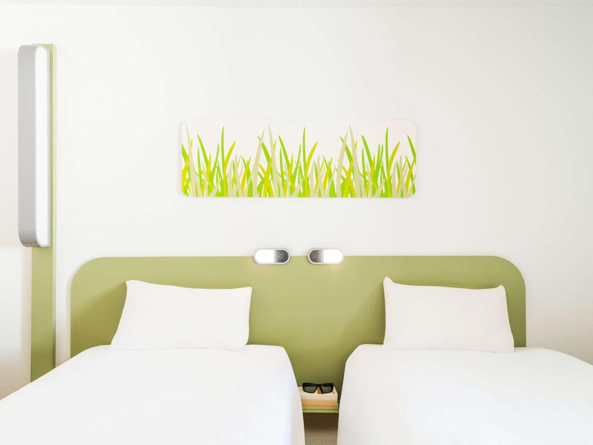 Hotel Ibis Budget Laval Bonchamp Les Laval Exterior photo