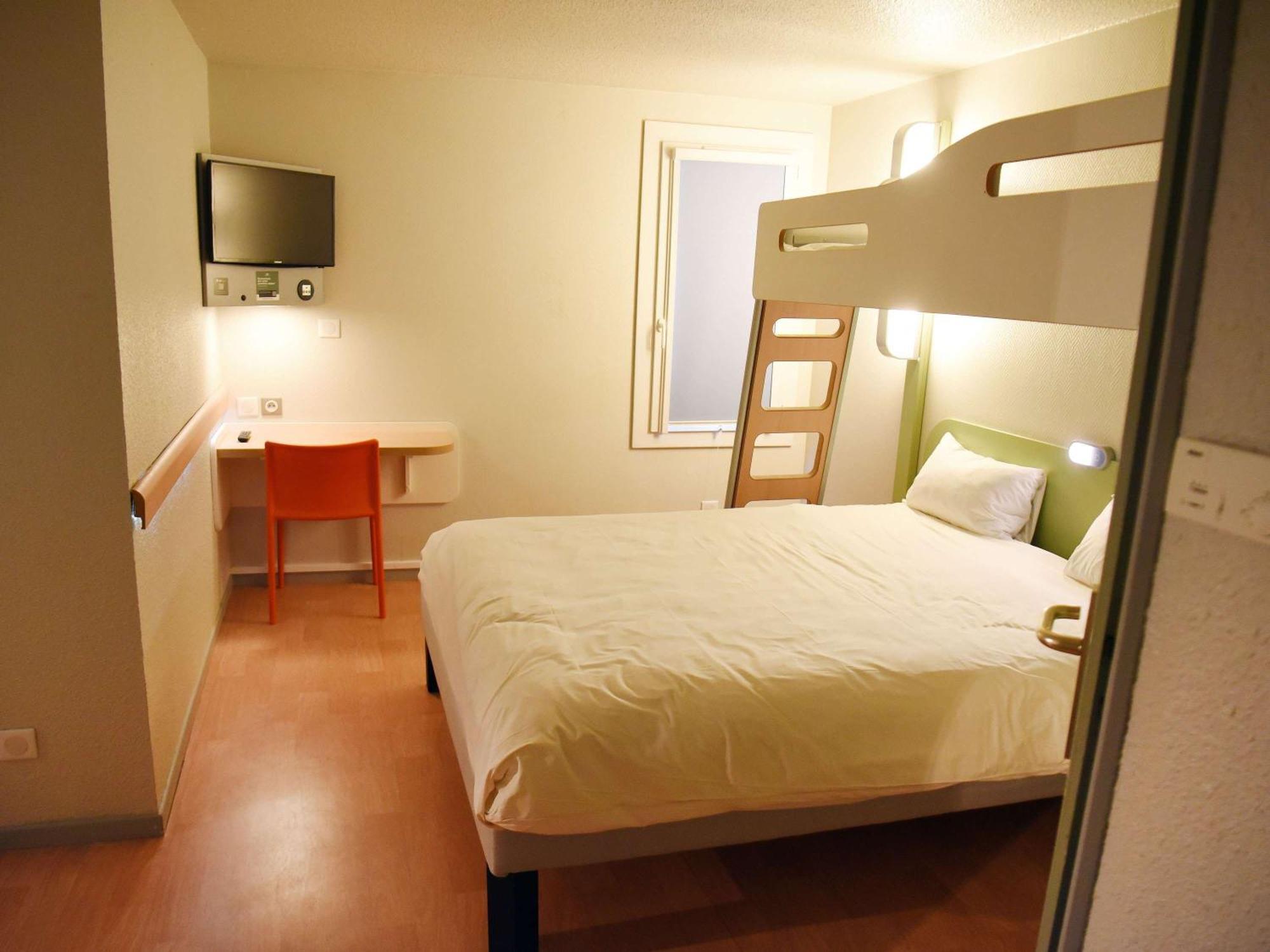 Hotel Ibis Budget Laval Bonchamp Les Laval Exterior photo