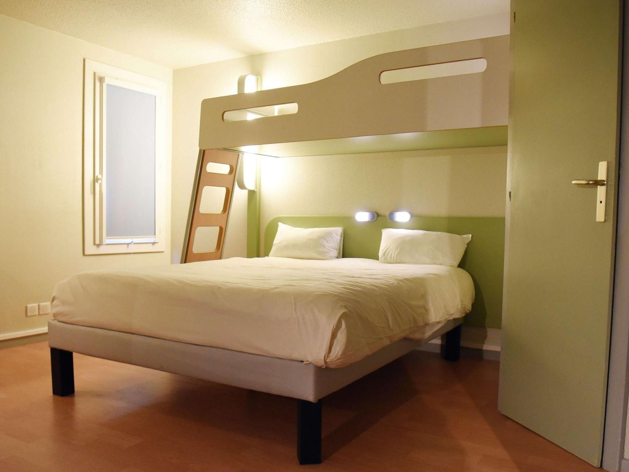 Hotel Ibis Budget Laval Bonchamp Les Laval Exterior photo