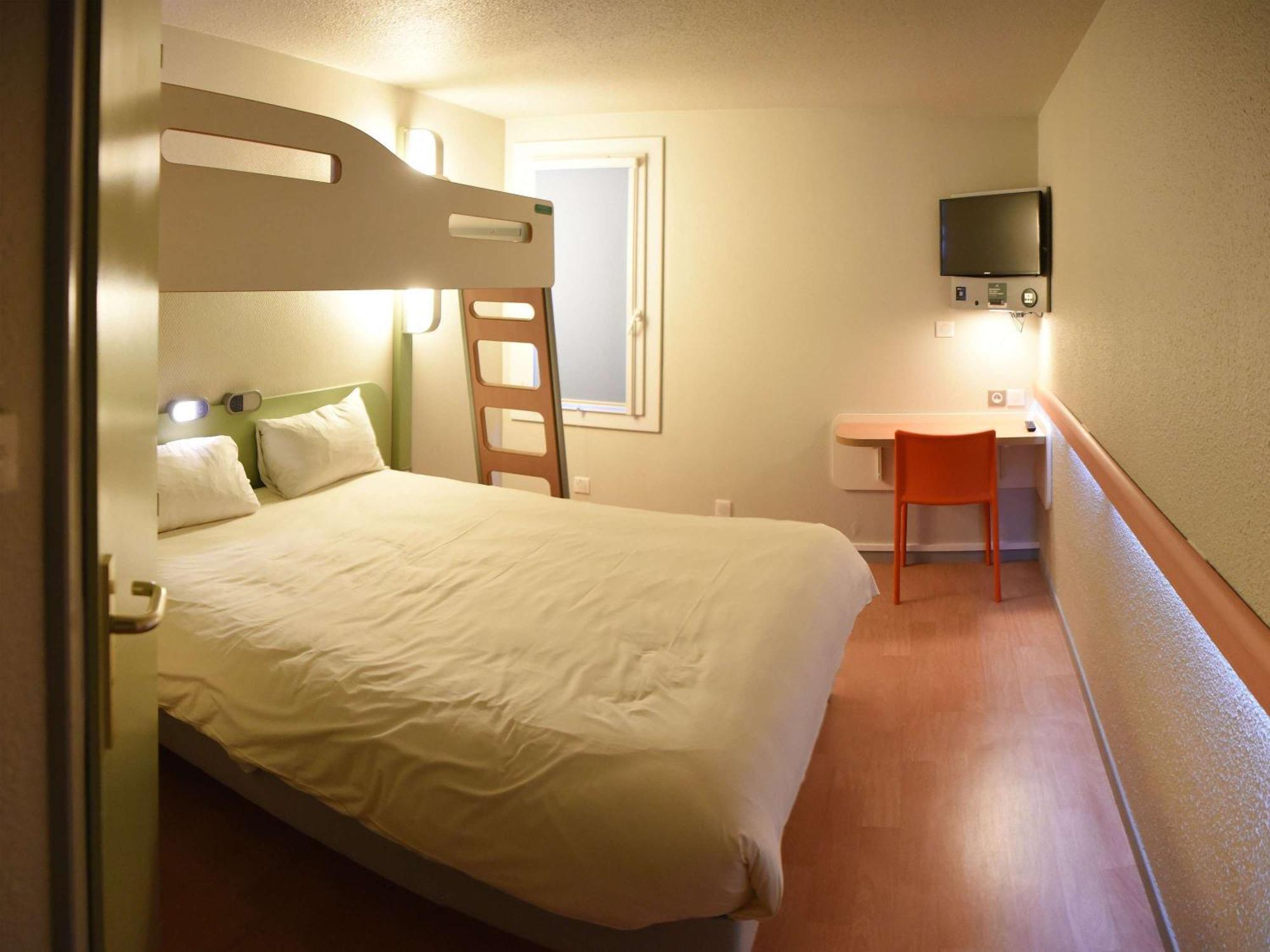 Hotel Ibis Budget Laval Bonchamp Les Laval Exterior photo