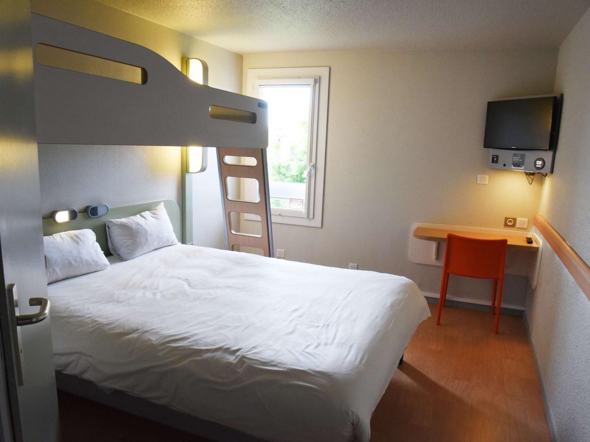 Hotel Ibis Budget Laval Bonchamp Les Laval Exterior photo