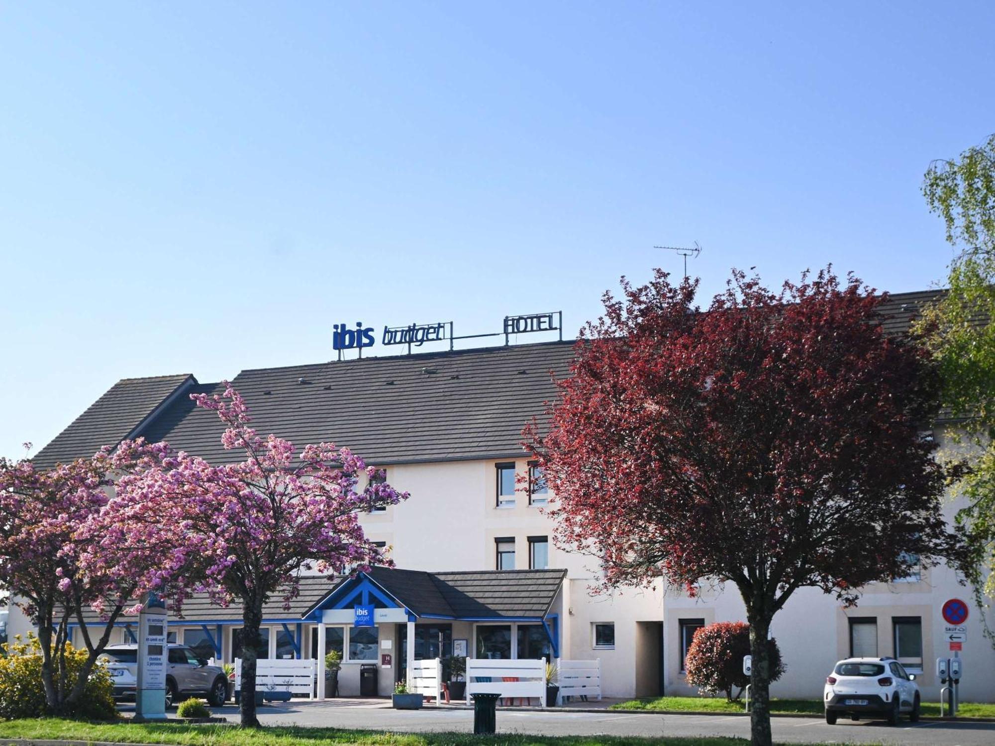 Hotel Ibis Budget Laval Bonchamp Les Laval Exterior photo