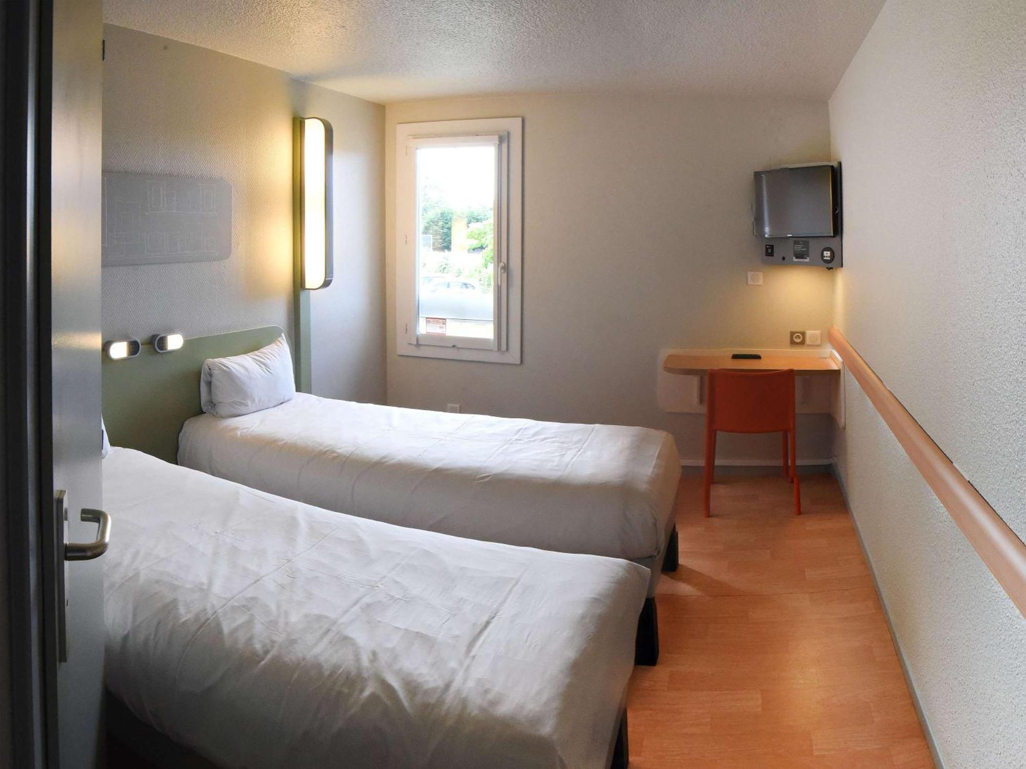 Hotel Ibis Budget Laval Bonchamp Les Laval Exterior photo