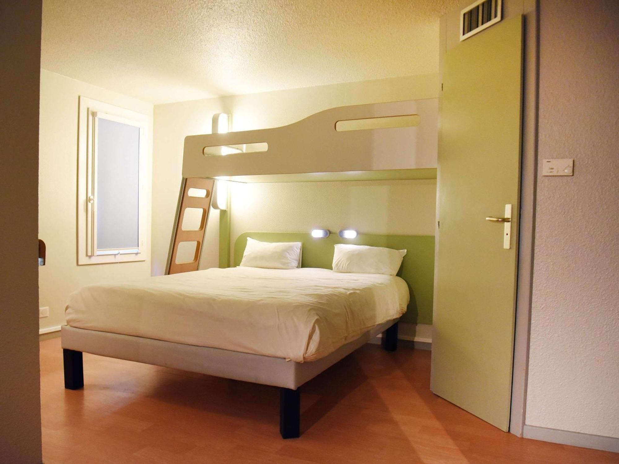 Hotel Ibis Budget Laval Bonchamp Les Laval Exterior photo