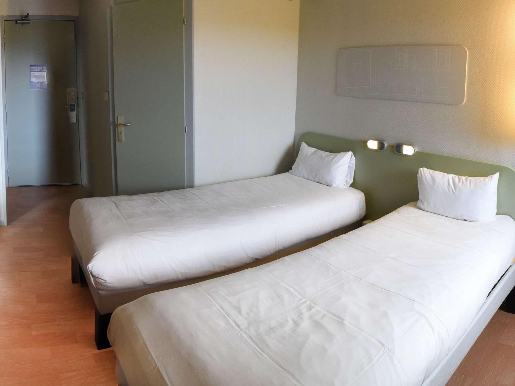 Hotel Ibis Budget Laval Bonchamp Les Laval Exterior photo