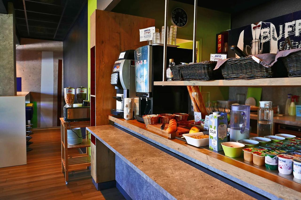 Hotel Ibis Budget Laval Bonchamp Les Laval Exterior photo